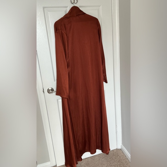 Veiled Collection Textured Open Abaya - Picture 7 of 12